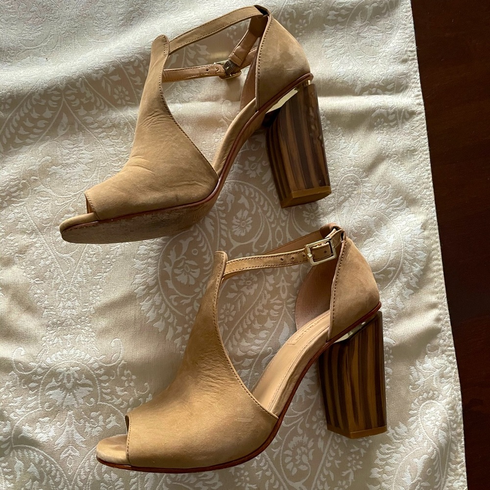 Antonia Melani tan heals size 8.5